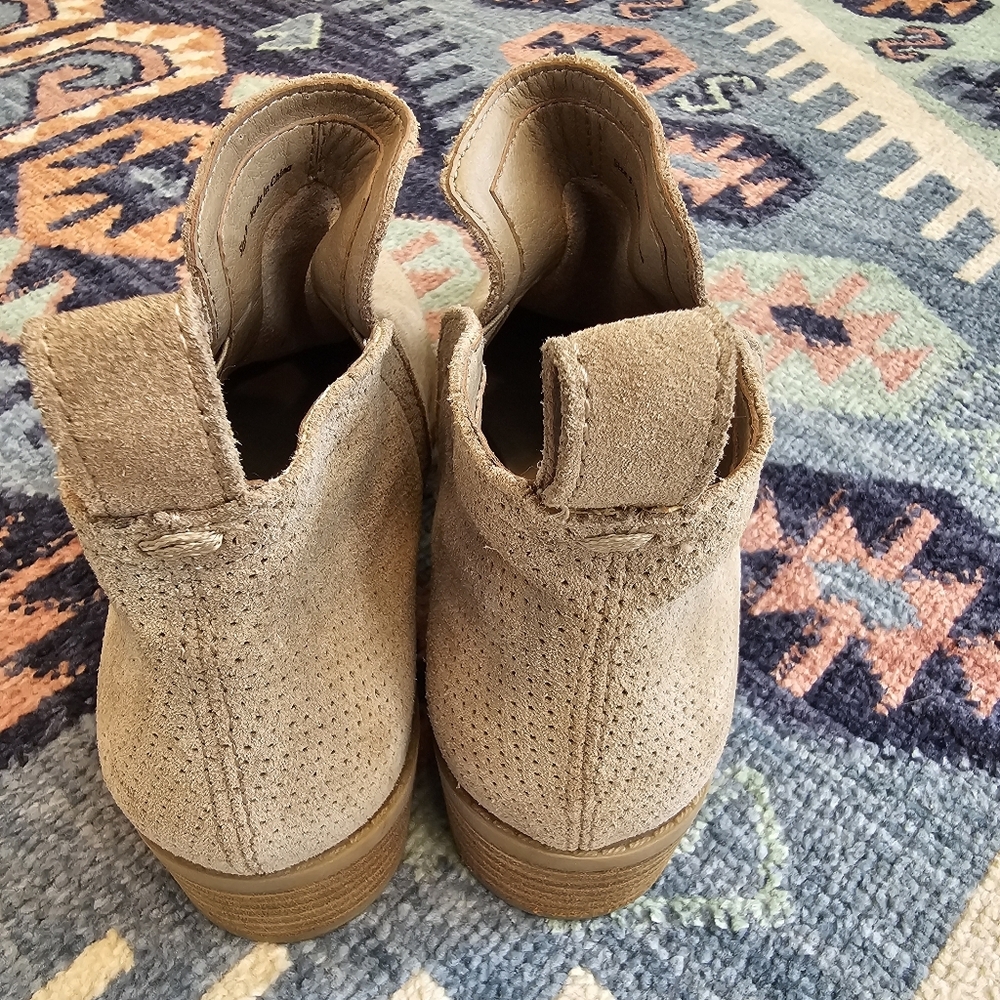 Dolce Vita •Size 8• Tan Perforated Tivan Ankle Boot Festival Boho Almond Toe - Picture 5 of 10